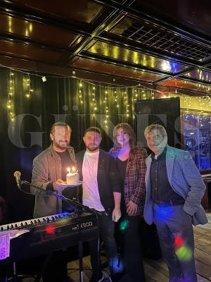 Do�um g�n� �ark�s�n� kendi  do�um g�n� i�in �ald�