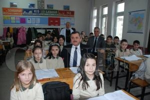 BAKAN ANLAYAN DUMLUPINAR LKRETM OKULUNU ZYARETTE BULUNDU