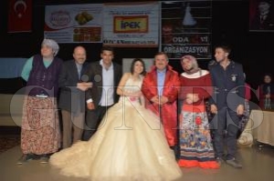BAŞKAN ANLAYAN TİYATRORA'DA ROL ALDI BAŞKAN ANLAYAN TİYATRORA'DA ROL ALDI