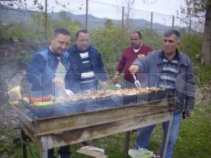 3 MAYIS TRKLK GNNDE PKNK'TE BR ARAYA GELDLER