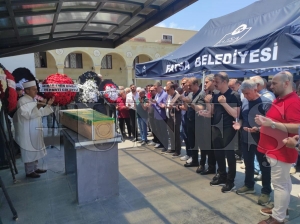 Sanat�� Soner Ar�ca�n�n annesi son yolculu�una u�urland�