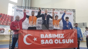 Güreşçilerimiz minderden madalyalarla döndü Güreşçilerimiz minderden madalyalarla döndü