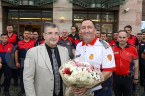 �tfaiye haftas� kutland�...Vefat eden itfaiye personelleri mezarlar� ba��nda an�ld�