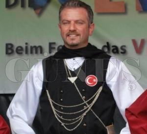 Türk Halk Oyunlarını Almanlara tanıtıyor Türk Halk Oyunlarını Almanlara tanıtıyor