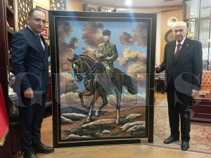 MHP ilçe başkanı Murat Kaçak’tan Devlet Bahçeli’ye anlamlı ziyaret MHP ilçe başkanı Murat Kaçak’tan Devlet Bahçeli’ye anlamlı ziyaret
