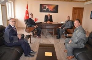 FATSA ALEV KLTR VE YARDIMLAMA DERNE'NDEN KAYMAKAM MEHMET YAPICI'YA ZYARET