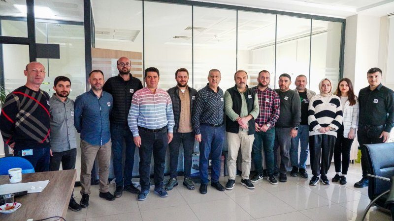 Belediye personeli işi bırakıp Ata’yı andı
