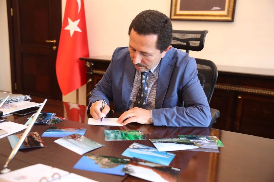 Vali Balkanlıoğlu, “Sevdiklerinize, Ordu fotoğraflarının yer aldığı tebrik kartlarını gönderin”