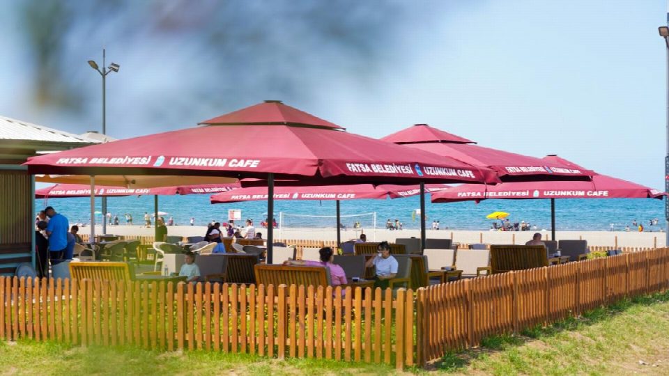 Fatsa'nın gözde mekanı Uzunkum plajında, Uzunkum cafe hizmete açıldı
