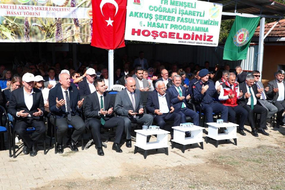 Vali Erol, Akkuş Şeker fasulyesi hasat şenliğine katıldı