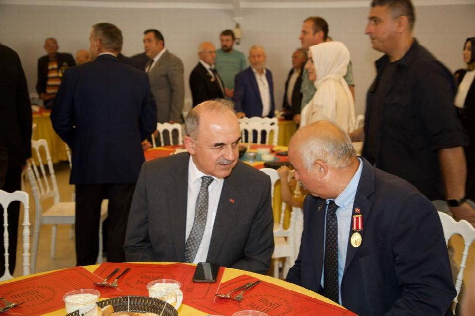 Vali Erol, Gaziler günü münasebetiyle düzenlenen yemek programına katıldı