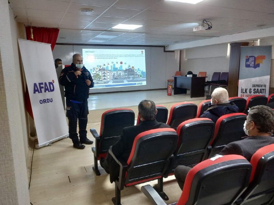 Afet bilinci eğitimleri veriliyor