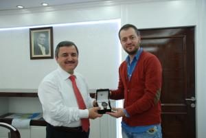 BAŞKAN ANLAYAN TÜRKİYE BİRİNCİSİNİ TEBRİK ETTİ