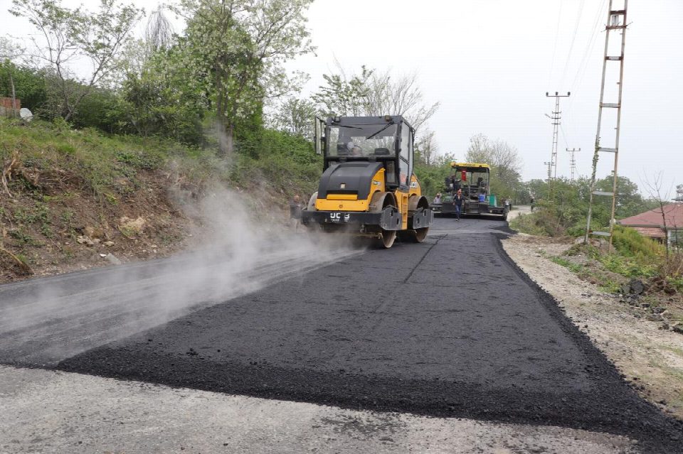 3 ilçe ile 10 mahalleyi birbirine bağlayan yol asfaltlanıyor