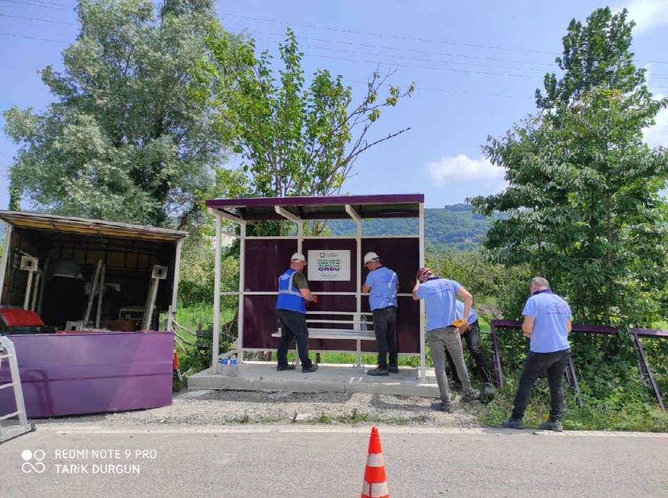 Hem ihtiyacı karşılıyor hem meslek öğreniyorlar