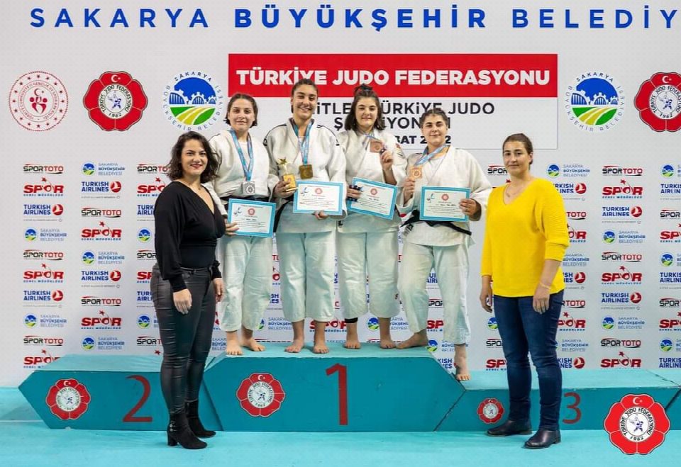 Ordu Büyükşehir belediyesi sporcuları madalyalara abone