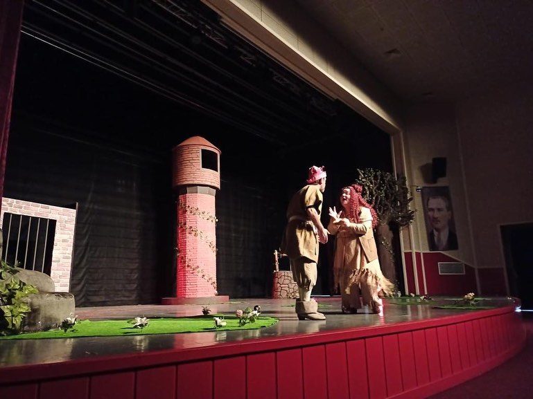 OBBKT’nin yeni sezon için hazırladığı çocuk oyunu “Rapunzel” ilçeleri geziyor