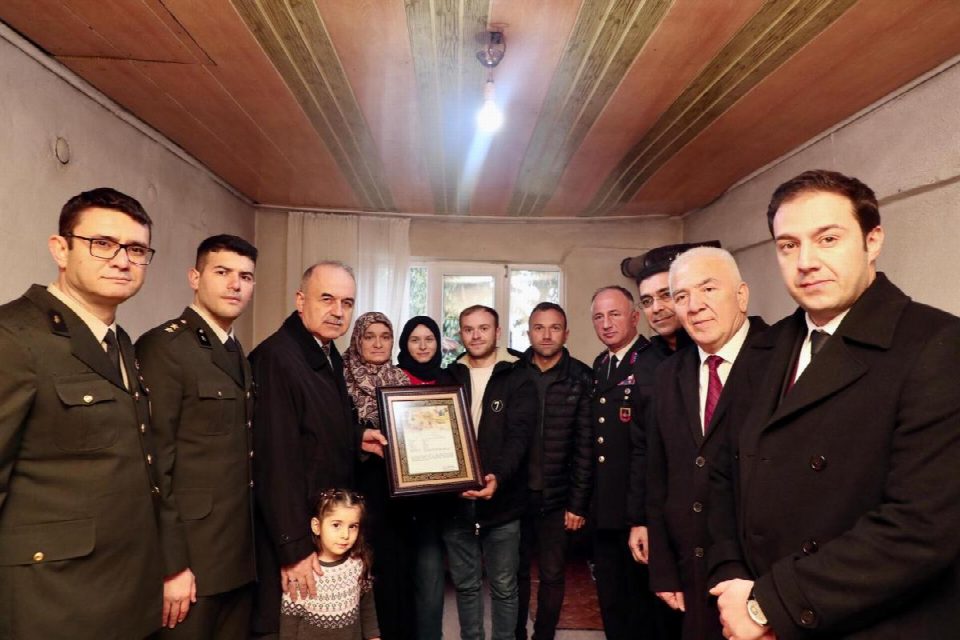 ŞEHİT MURAT ATAR’IN AİLESİNE “ŞEHADET BELGESİ“ VERİLDİ