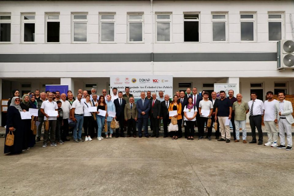 KARADENİZ BÖLGESİNDE ARI ÜRÜNLERİ ÜRETİMİNİN ÇEŞİTLENDİRİLMESİ PROJESİ TANITILDI