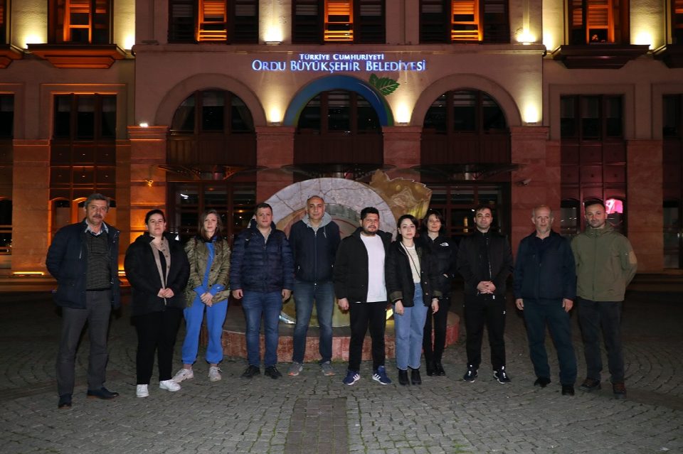 Deprem bölgesine teknik personel desteği sürüyor