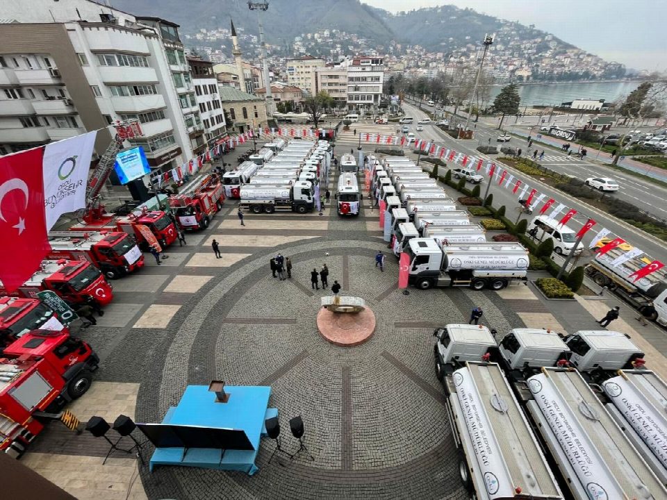 Büyükşehir 4 yılda 215 iş makinesi satın aldı
