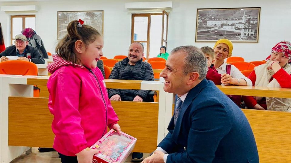 Vali Sonel “Devletimizin şefkatini ve güler yüzünü en ücra köşedeki vatandaşlarımıza kadar göstermeye çalışıyoruz”