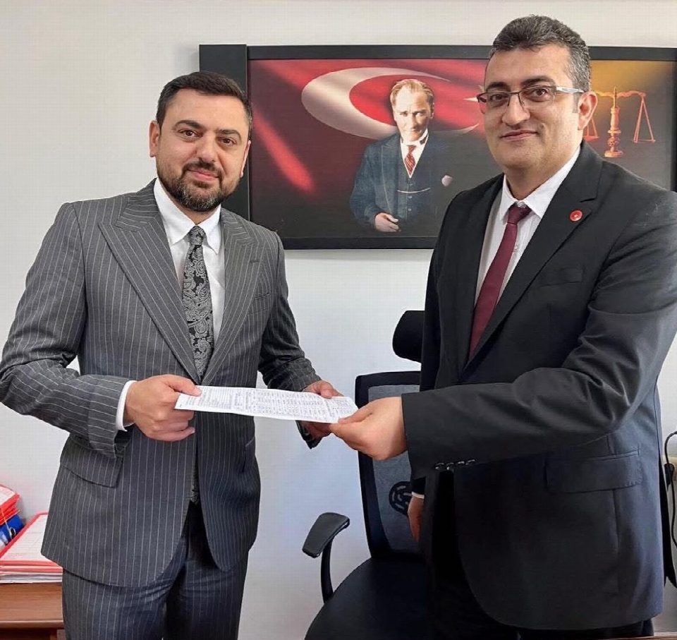 CHP Fatsa İlçe başkanı Onur Çam mazbatasını aldı