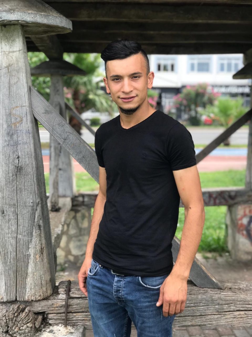 Hem kendini, hem de sevgilisini yaktı!