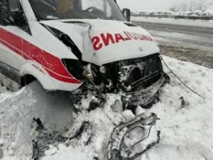 HASTA TAŞIYAN AMBULANS KAZA YAPTI