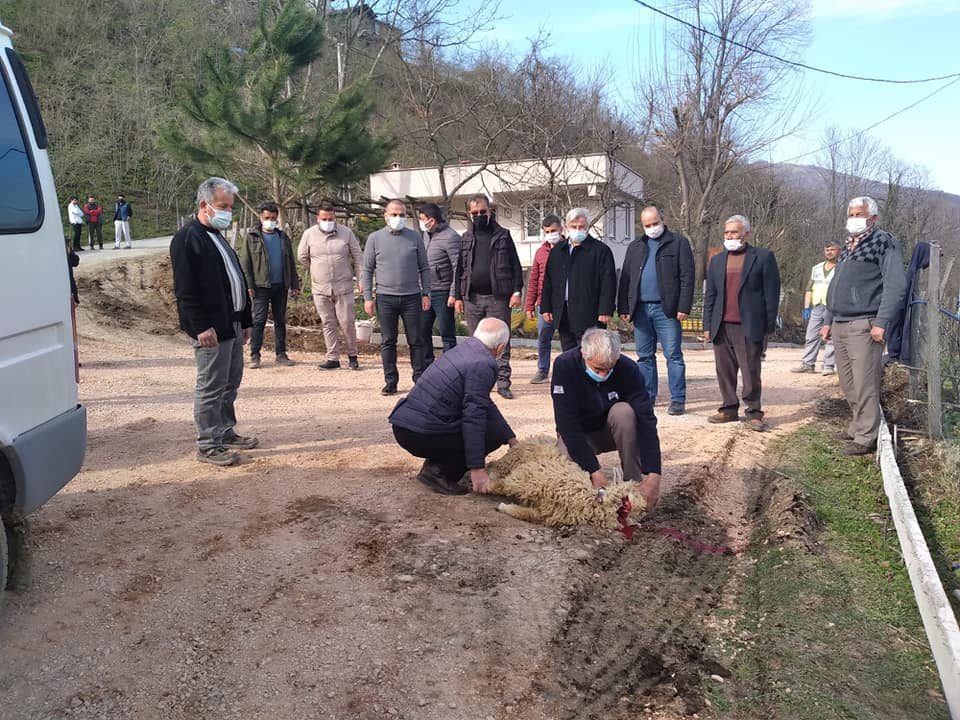 Salihli mahallesi Alaaltı mevki menfez ve konforlu beton yolu ile önemli bir hizmet aldı