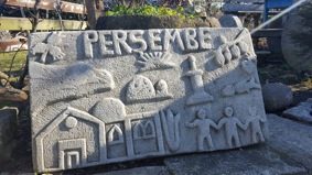 Perşembeli Celal Kaya, heykeltraşlara taş çıkartıyor