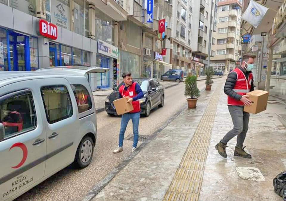 Fatsa Kızılay gıda kolisi dağıtımına başladı