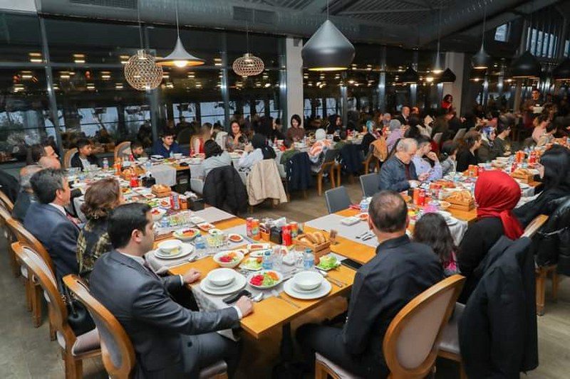 Depremzede aileler gönül sofrasında buluştu
