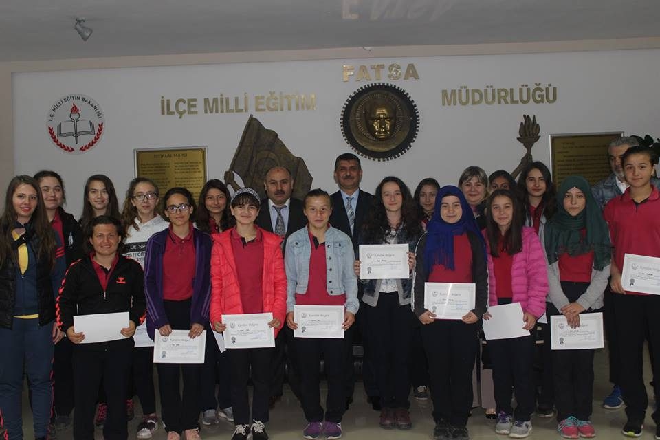 Başarılı öğrenciler ödüllendirildi