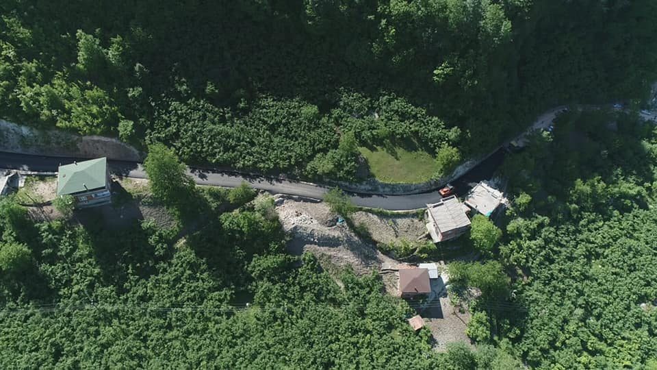 Ilıca Kayaköy Akçakese grup yolu konforlu betondan sonra sıcak asfaltına da kavuşuyor
