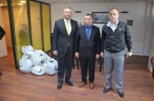 TİCARET BORSASINDAN 701 ÖĞRENCİYE GİYİM YARDIMI