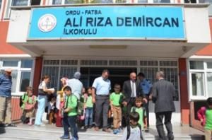 EMNİYET, OKUL ÖNLERİNDE GÜVENLİĞİ SAĞLIYOR
