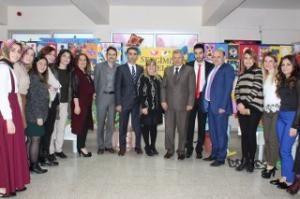 MİNİK ÖĞRENCİLERDEN RESİM SERGİSİ