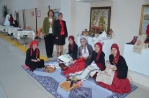 MODERN TÜRK KADINI VE ANADOLU KADINI ARASINDA Kİ FARKLAR RESİM SERGİSİ İLE ANLATILDI