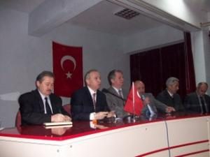 KAYMAKAM YURDAER MUHTARLARLA BİR ARAYA GELDİ