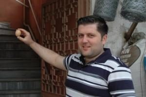 MÜSLÜMAN TAVUK YUMURTASINDAN BELLİ OLUR