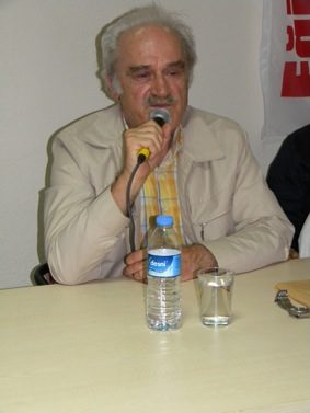 ZEKİ SARIHAN KİTAPLARINI İMZALADI