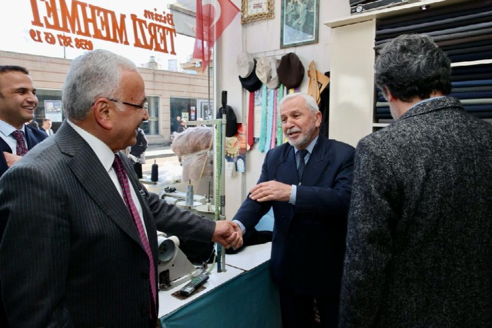 GÜLER’E DESTEK BÜYÜDÜKÇE BÜYÜYOR FATSA’DA GÖNÜLLERE DOKUNAN BAŞKAN GÜLER SIKMADIK EL BIRAKMADI