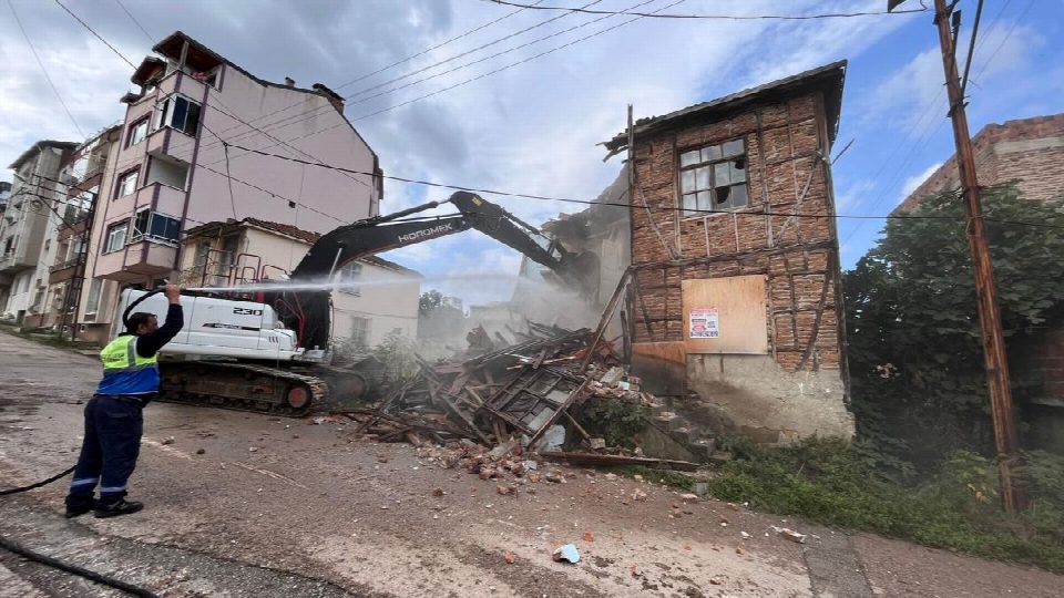 Görüntü kirliliği yapan metruk binalar yıkılıyor