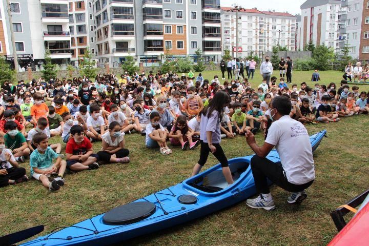 Yelken ve kano öğrencilerin ilgisini çekti