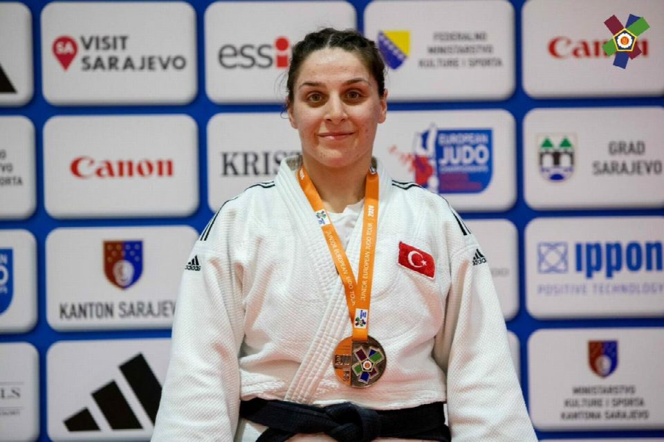 Gülsüm Ağaç’tan Bronz Madalya