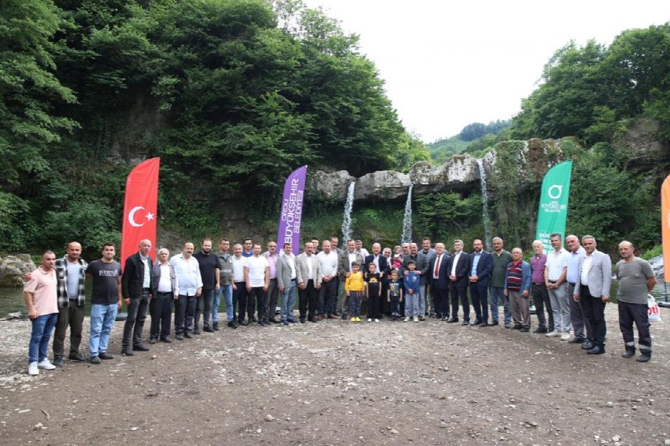 Çaybaşı Curi deresi’ne 5 bin kırmızı benekli alabalık salındı