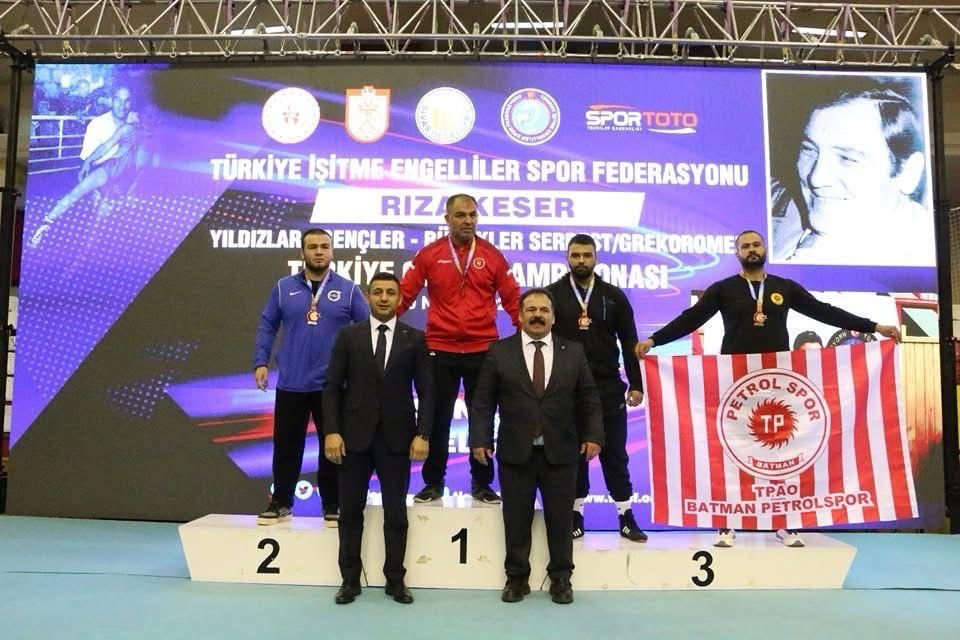 Büyükşehir’in başarılı sporcuları madalyaya doymuyor