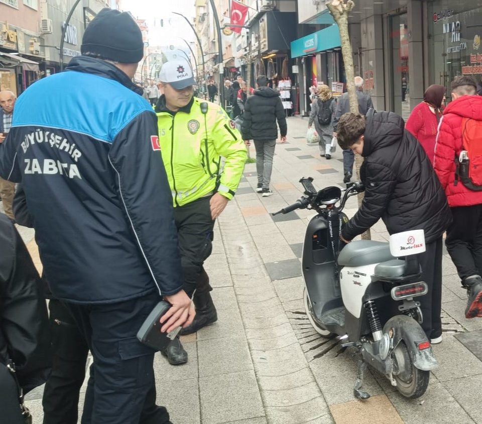 Ordu’da trafiğe kapalı caddelerde motosiklet denetimi… 261 sürücüye ceza