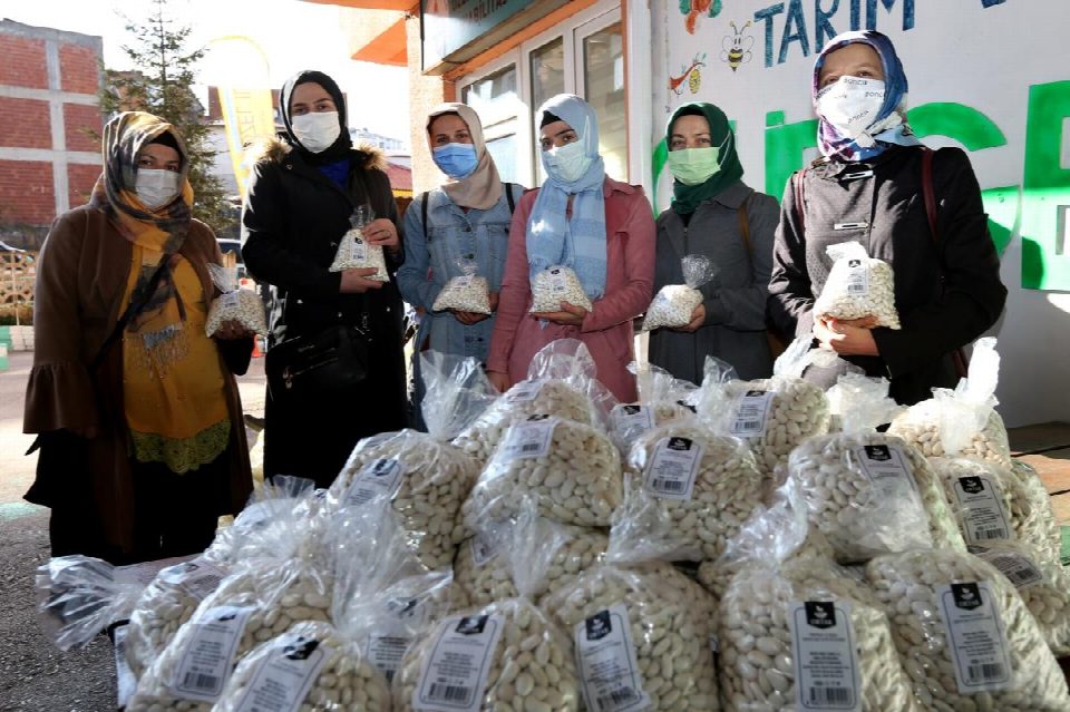 Büyükşehir ile üreticinin yüzü gülüyor